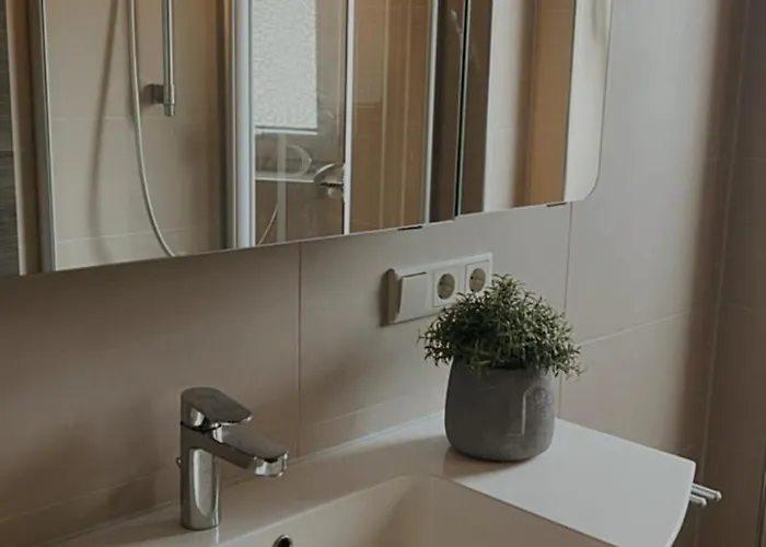 Privatunterkunft Gästezimmer In Der Innenstadt *